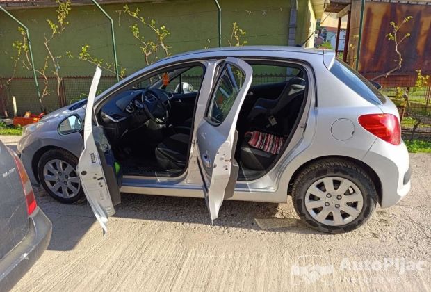Prodajem Peugeot 207