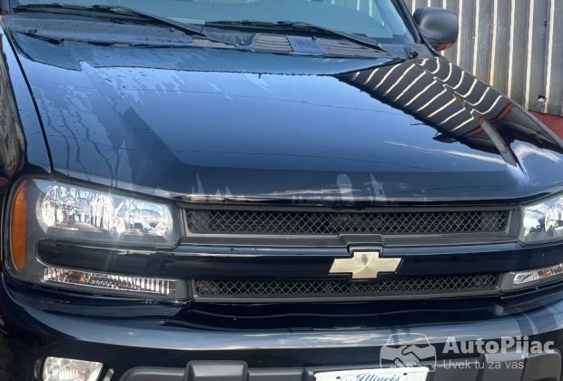 Chevrolet TrailBlazer 2004 – Uvoz iz Amerike, samo 19.000 km, crna, koža – Lebane
